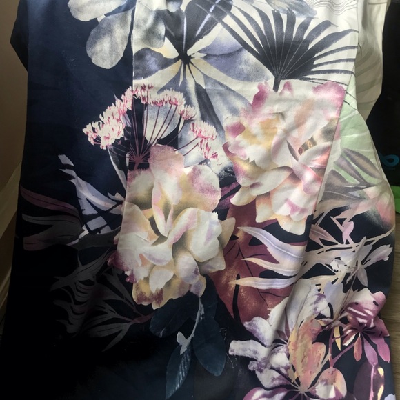 Summer blow out $9!! White with florals Ladies dress. - Picture 9 of 12